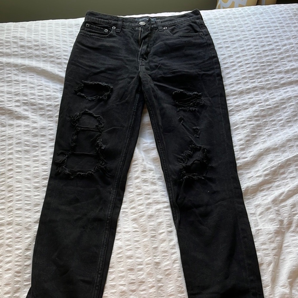 Black Aeropostale ripped jeans